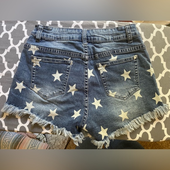 Distressed Star Denim Shorts - Picture 5 of 6